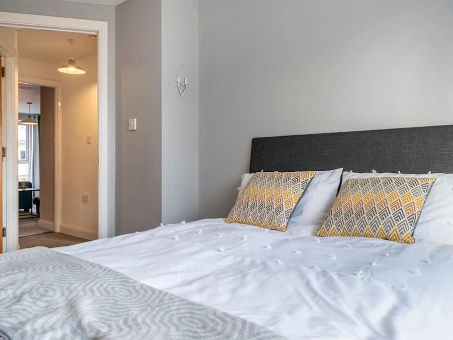 Lovely 2 Bedroom Apt At Ormeau Park W/ Free Parking Belfast Exterior foto