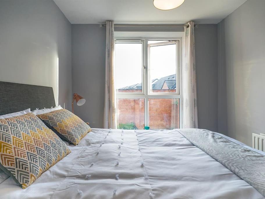 Lovely 2 Bedroom Apt At Ormeau Park W/ Free Parking Belfast Exterior foto